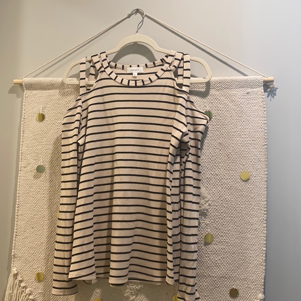 Woman’s stripped cutout long sleeved sweater. Size :L